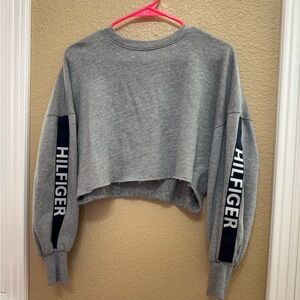 Cropped Grey Tommy Hilfiger Crewneck - Perfect Condition - XS